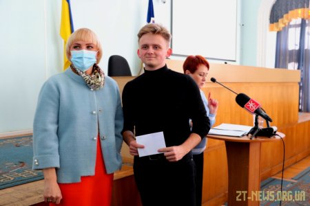 30 вихованців житомирських освітніх закладів отримали стипендії міського голови