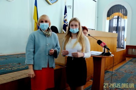 30 вихованців житомирських освітніх закладів отримали стипендії міського голови
