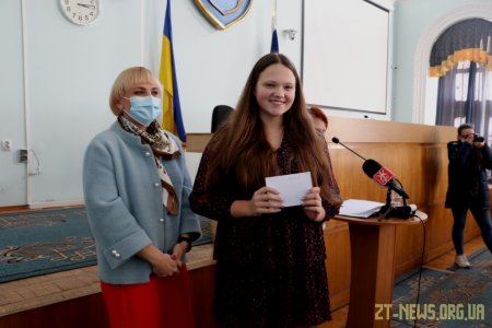 30 вихованців житомирських освітніх закладів отримали стипендії міського голови