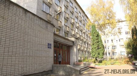Внаслідок пожежі у житомирському гуртожитку двоє людей було госпіталізовано