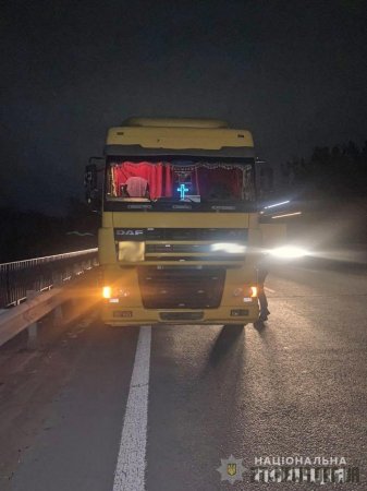 Поблизу Житомира вантажівка збила на смерть чоловіка